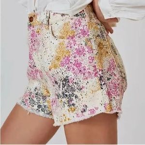 Pilcro at Anthropologie Denim High Rise Scrunchie Shorts // Floral // XS